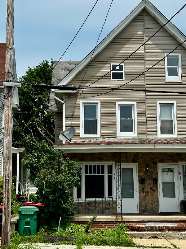 Building Photo - 229 Coal St