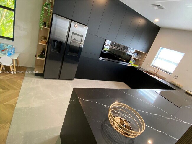 Foto del edificio - 19269 NE 8th Ct