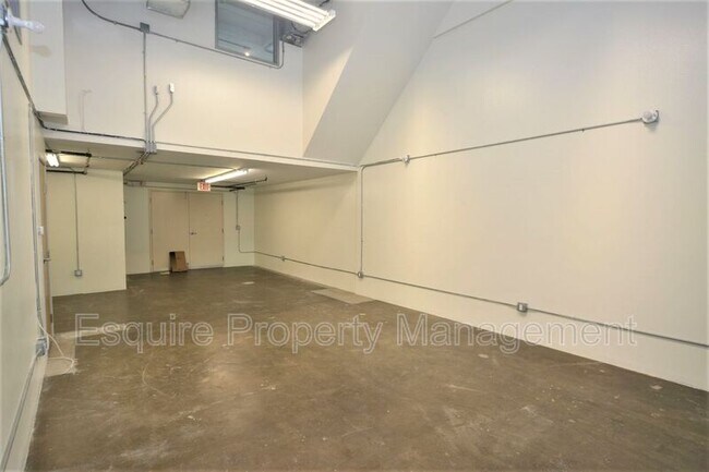 Foto del edificio - 2201 Statham Blvd