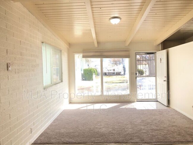 Building Photo - 17 E 8880 S