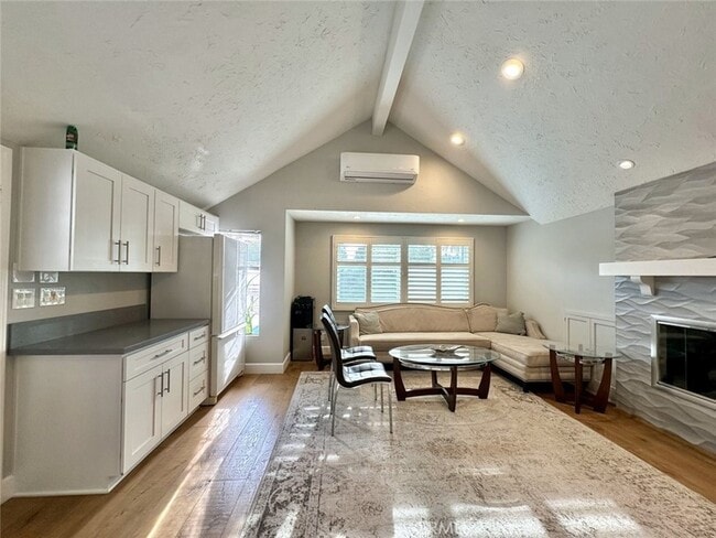 Foto del edificio - 1001 N Isabel St