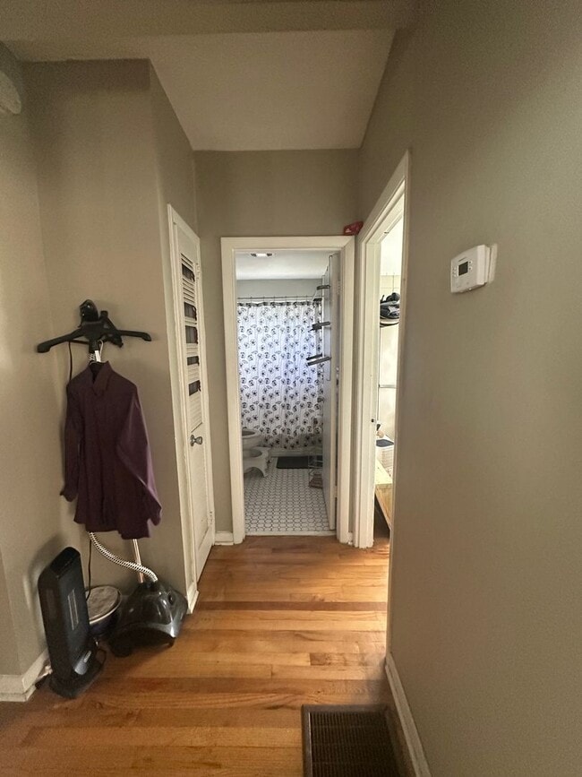 Building Photo - 717 Edgewood St