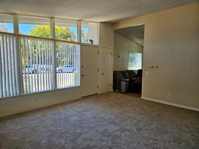 Sala de estar - 566 Westmont Ave