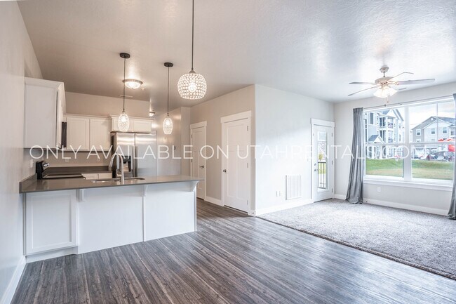 Foto del edificio - 71 W Silver Springs Dr