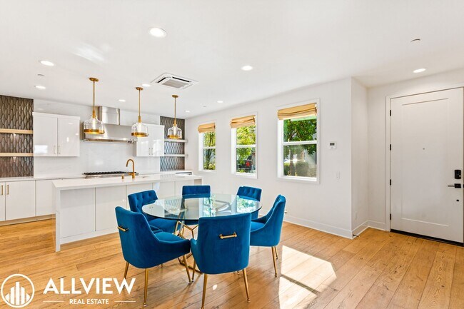 Foto del edificio - Coastal Modern 5 Bed/4 Bath Home Available...