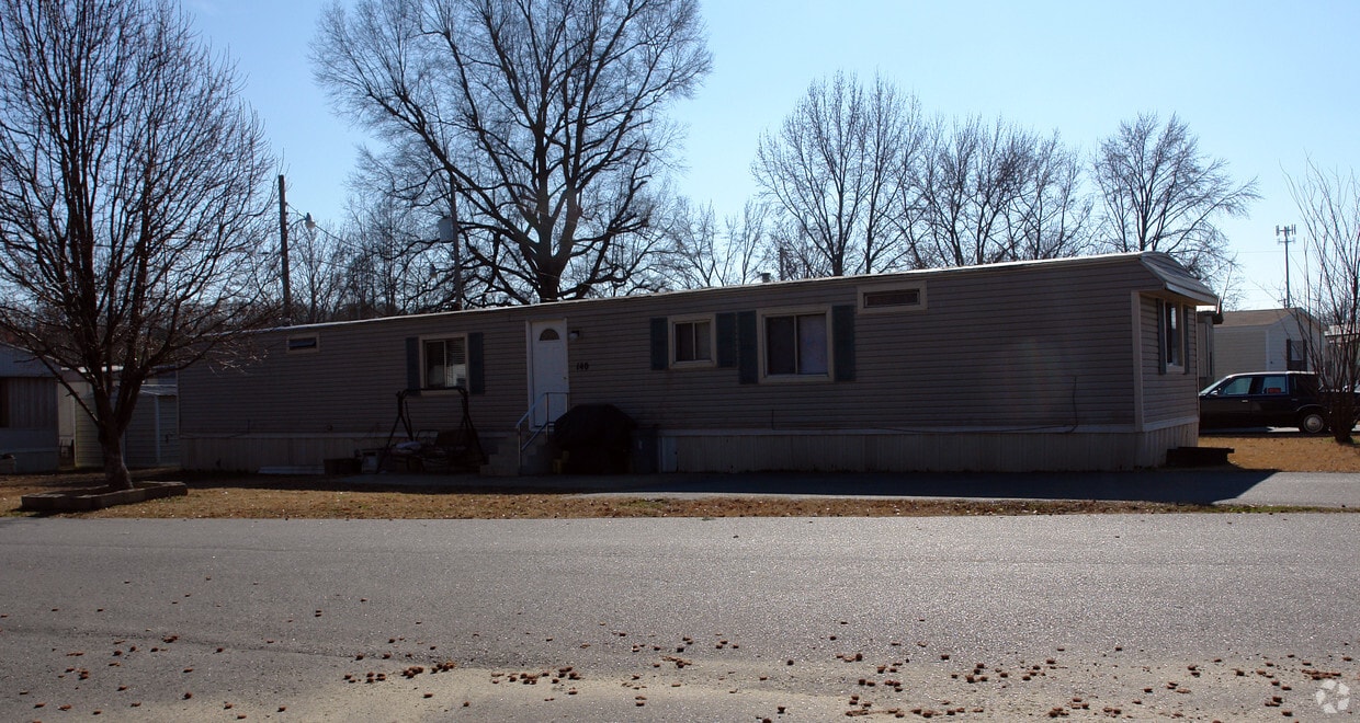 Building Photo - 3000 John Harden Dr