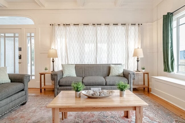 Building Photo - 814 S Broad St