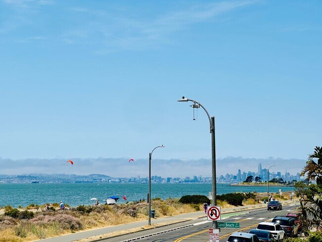 Building Photo - Incredible Luxury Beach House with Views, Steps to the Ocean in Alameda