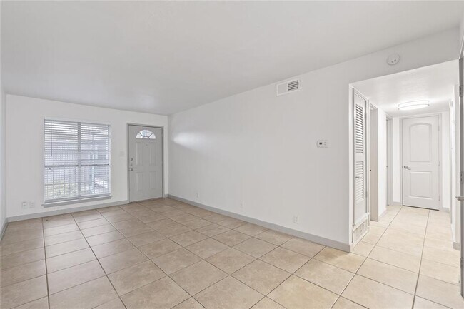 Foto del edificio - 1301 W Ben White Blvd