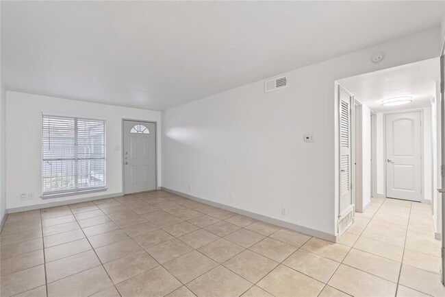 Building Photo - 1301 W Ben White Blvd