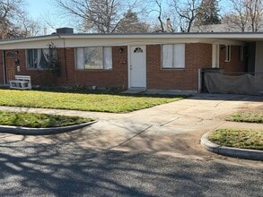 Building Photo - 831 Riverside Dr