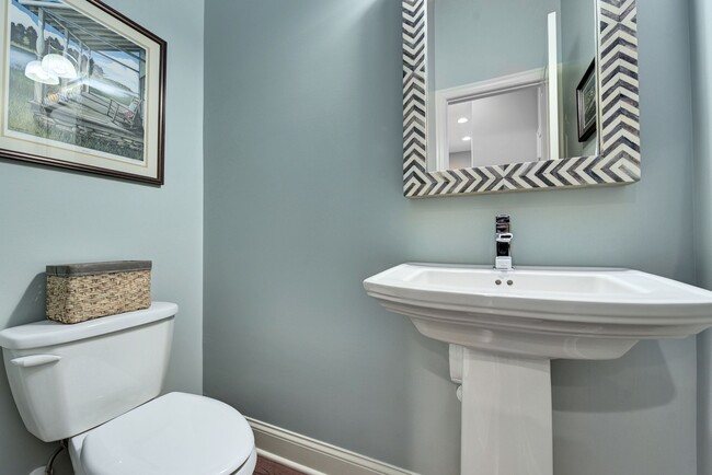 1st floor powder room - 532 Beachcliff Row Dr