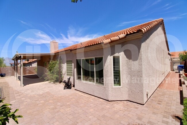 Building Photo - 990 S Avenida Los Reyes