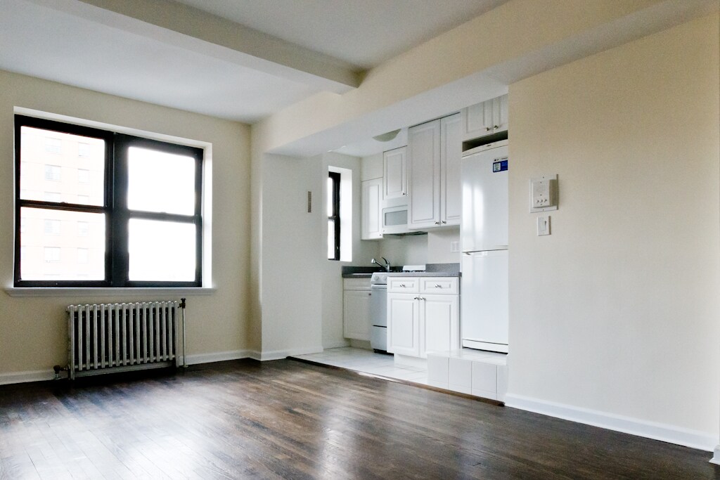 Primary Photo - 851 Amsterdam Ave