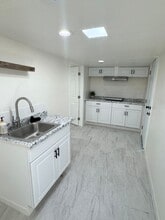 Building Photo - 2624 Live Oak St