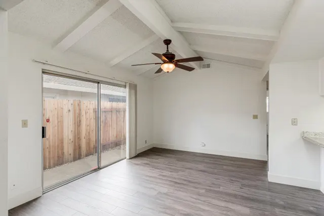 Building Photo - 1819 Avondale Avenue., Spacious 2BD/1BT - ...
