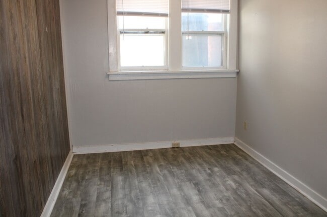 Building Photo - 340 N 16th St