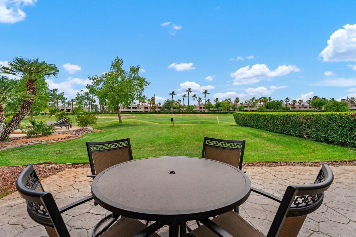 Foto principal - 20 Pebble Beach Dr