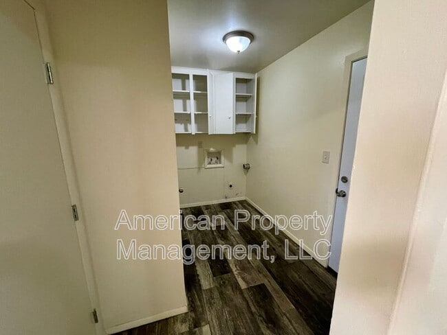 Building Photo - 1596 S 67th E Ave