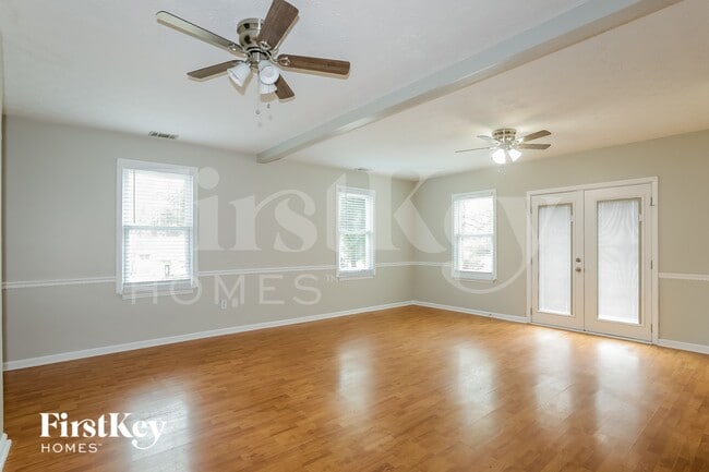 Foto del edificio - 205 Lakefront Dr