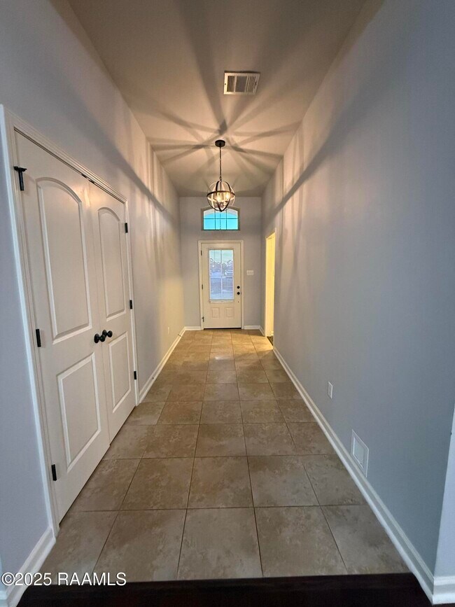 Foto del edificio - 309 Sun Ridge St