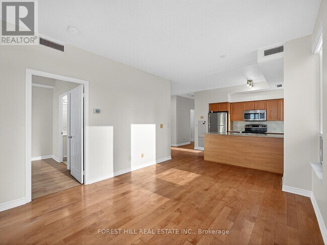 Photo du bâtiment - 388 Prince of Wales Dr