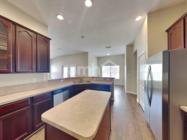 Building Photo - 1406 Canopy Oaks Dr