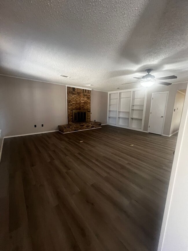 Building Photo - 4802 Skywood Dr