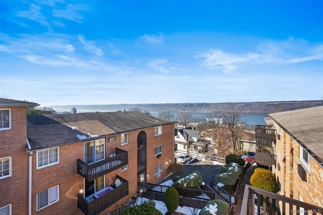 Foto del edificio - 351 N Broadway