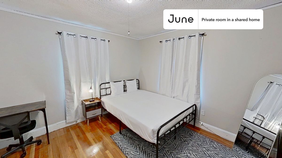 Foto principal - Private bedroom in 4 bed/1 bath Home