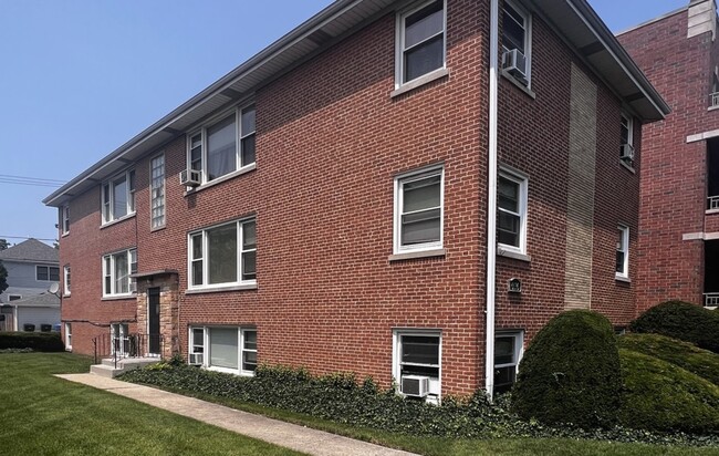 Building Photo - 6636 N Harlem Ave