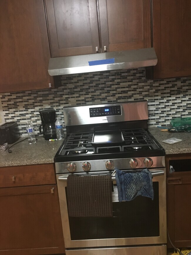 Cocina con horno a gas - 940 McBryde Ln