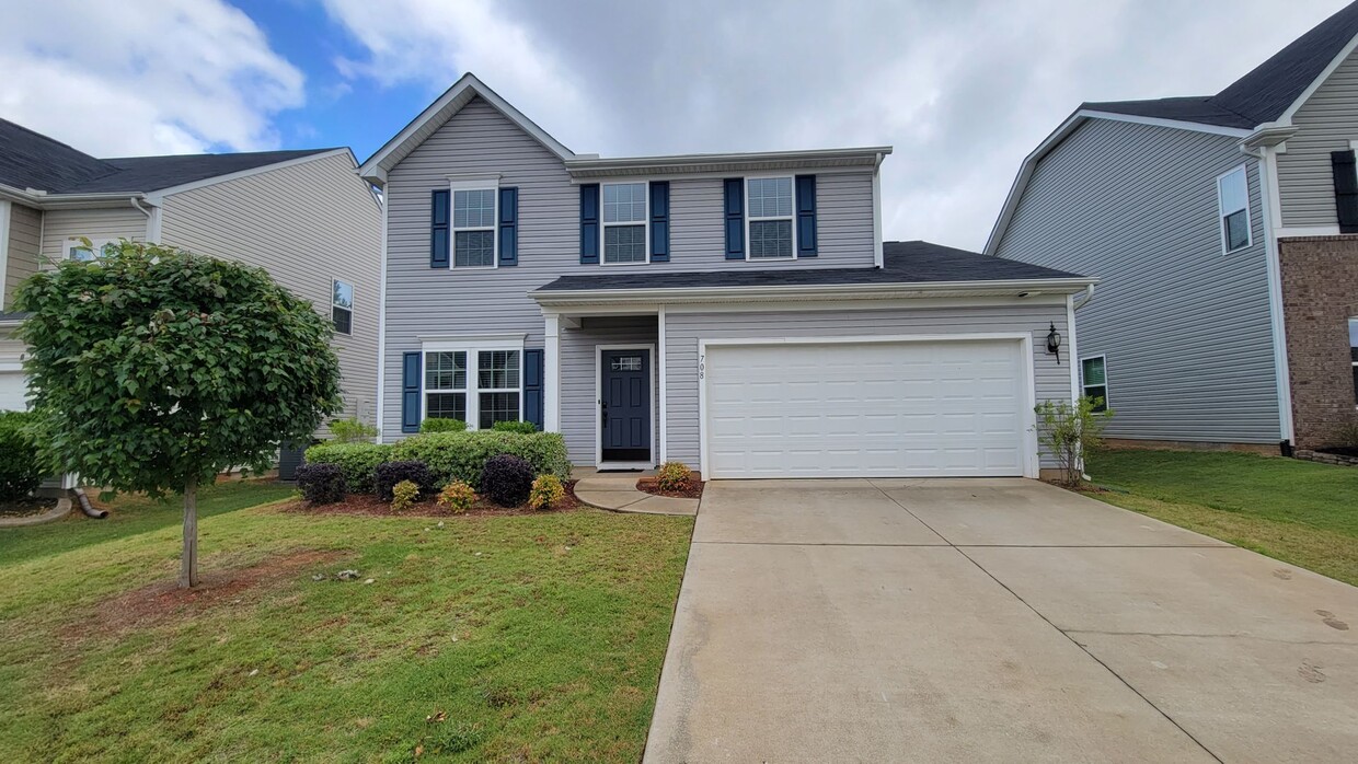 Foto principal - 3 Bed, 2.5 Bath Home in Greer is Available