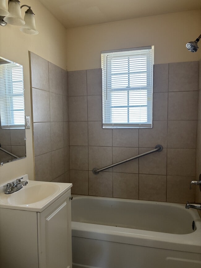 Building Photo - 2413 Deadrick Ave