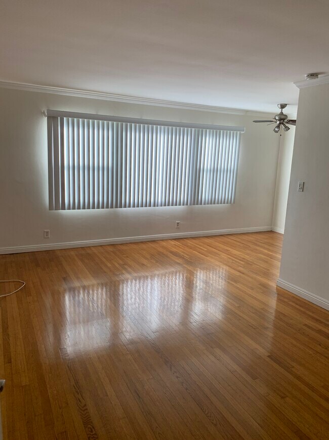 Bright Living room with dining area - 219 Esperanza Ave
