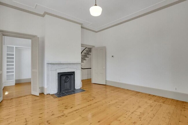 Building Photo - 52 Mattoon St