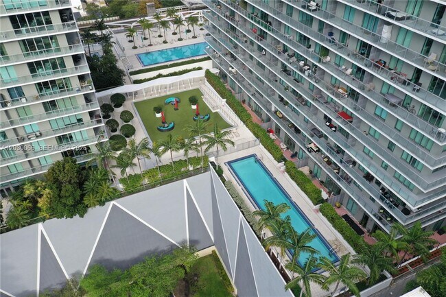 Foto del edificio - 79 SW 12th St