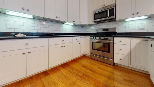 Foto del edificio - 630 E 2nd St