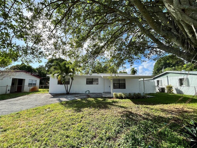 Foto del edificio - 2031 NW 30th Ave