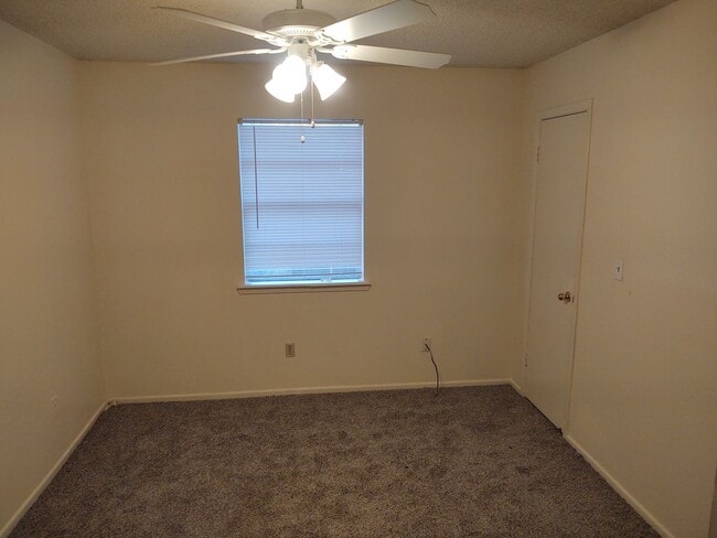 Building Photo - 1401 Clyde St