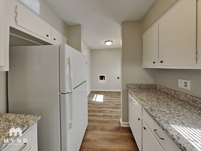 Building Photo - 1725 Prado Ave