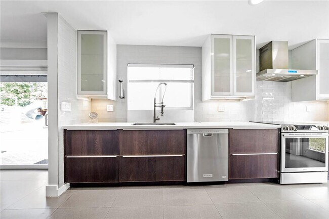 Foto del edificio - 15276 Harrison Rd