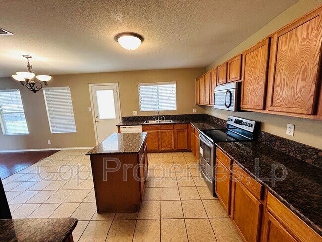 Building Photo - 13303 Concordia Oak