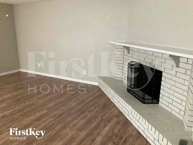 Foto del edificio - 1005 Loving Trail