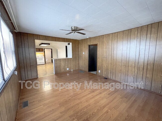 Building Photo - 230 Creve Coeur St