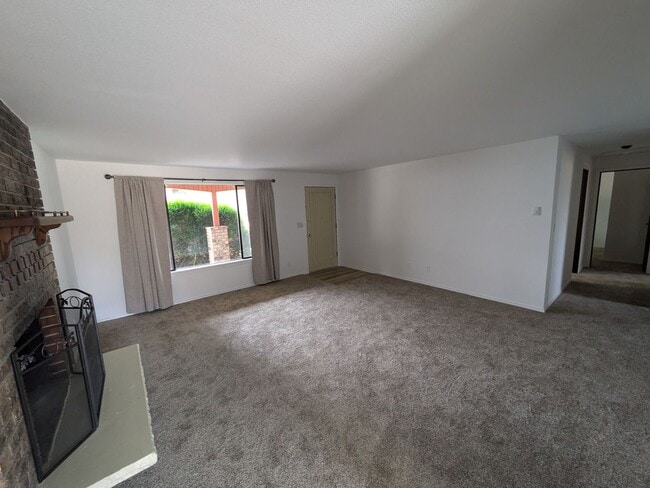 Building Photo - 7816 Samurai Dr SE