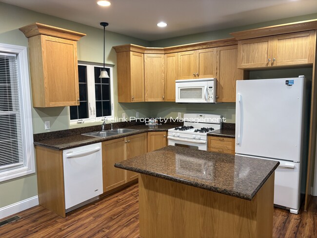 Building Photo - Newly Renovated Townhouse For Rent in Oakland, RI!