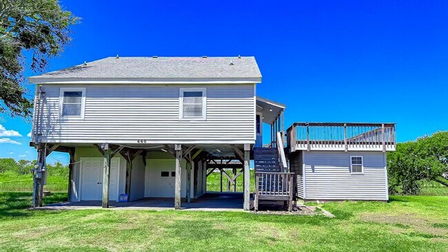 Building Photo - 440 Kings Dr