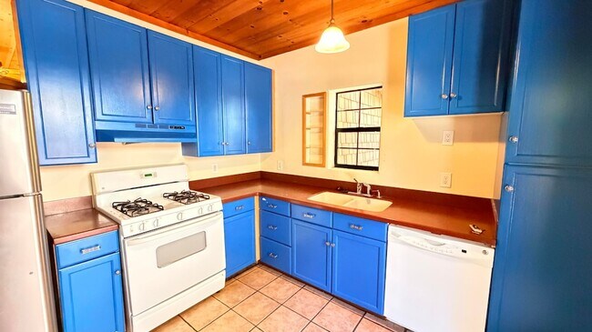 Foto del edificio - 54080 Pine Crest Ave
