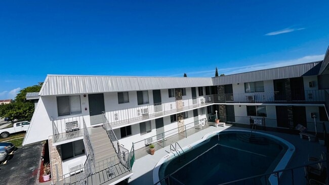 Foto del edificio - 1958 McKinley St Hollywood, FL 33020